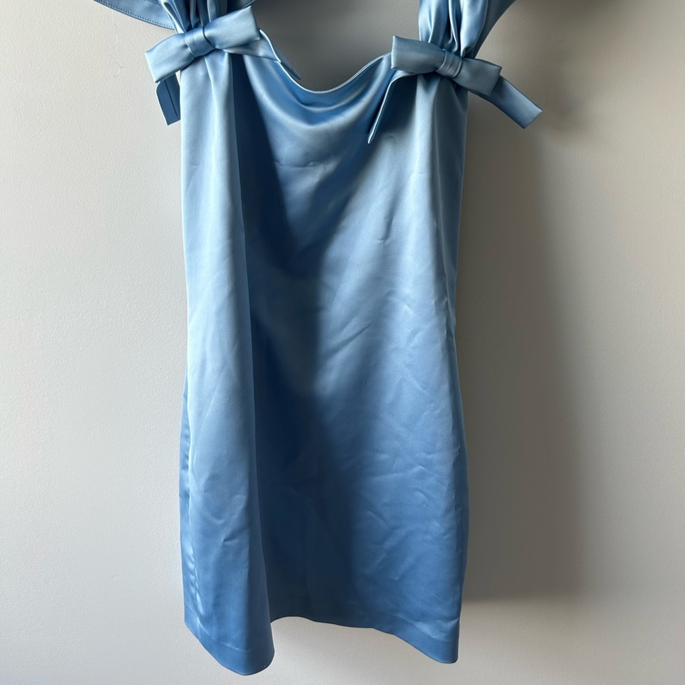 Bernadette light blue August bow detailed satin cape mini dress - Picture 4 of 10